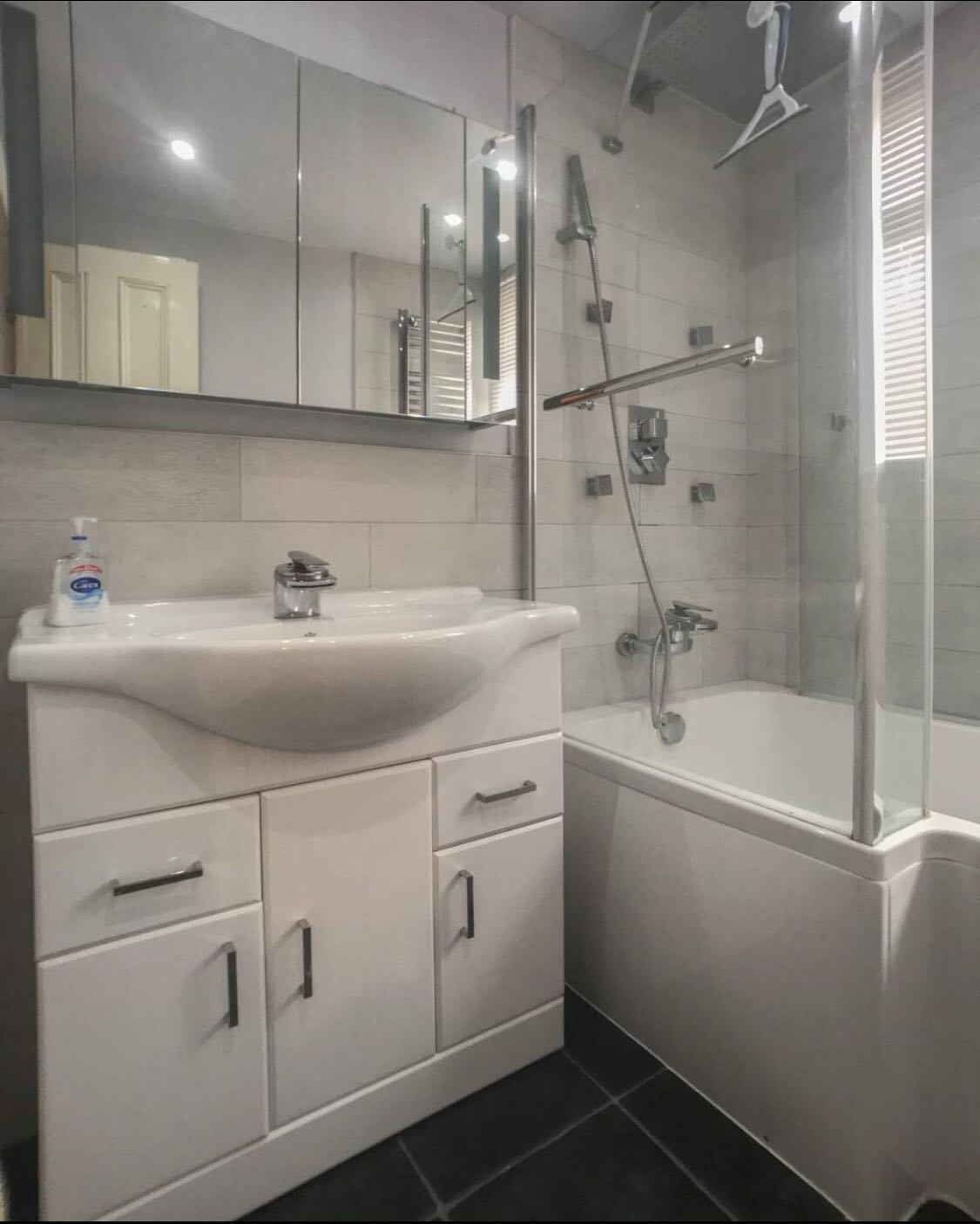 1 Double Bedroom With Walk In Shower  RoomsLocal image
