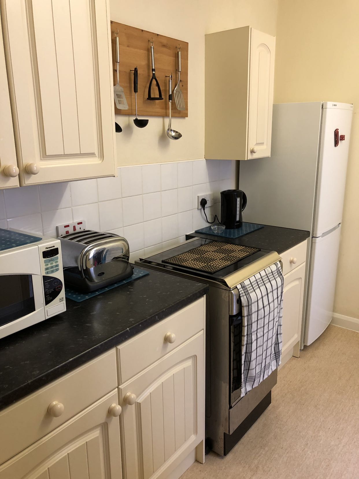 Large double Room Furnished London Victoria RoomsLocal image