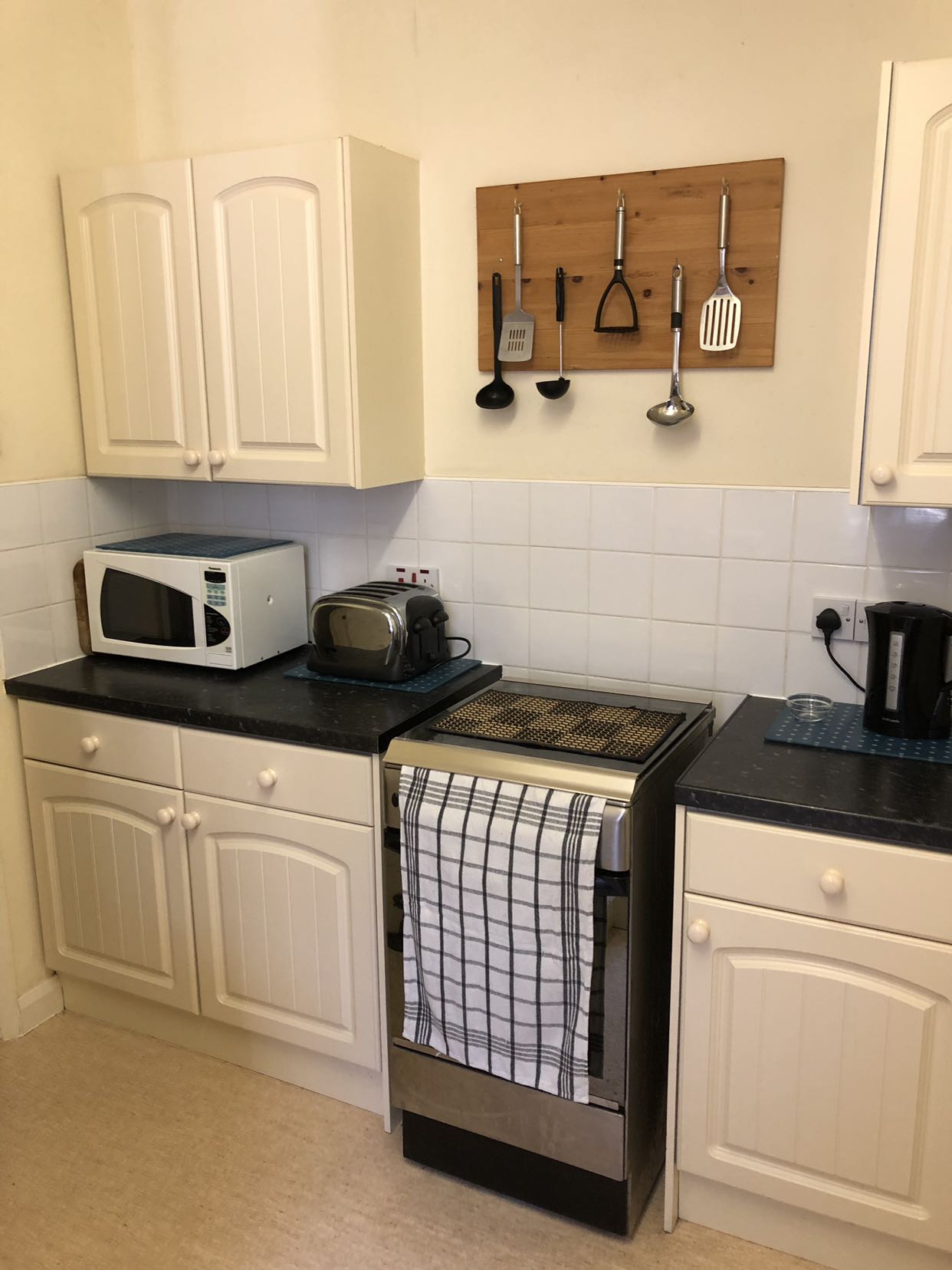 Large double Room Furnished London Victoria RoomsLocal image