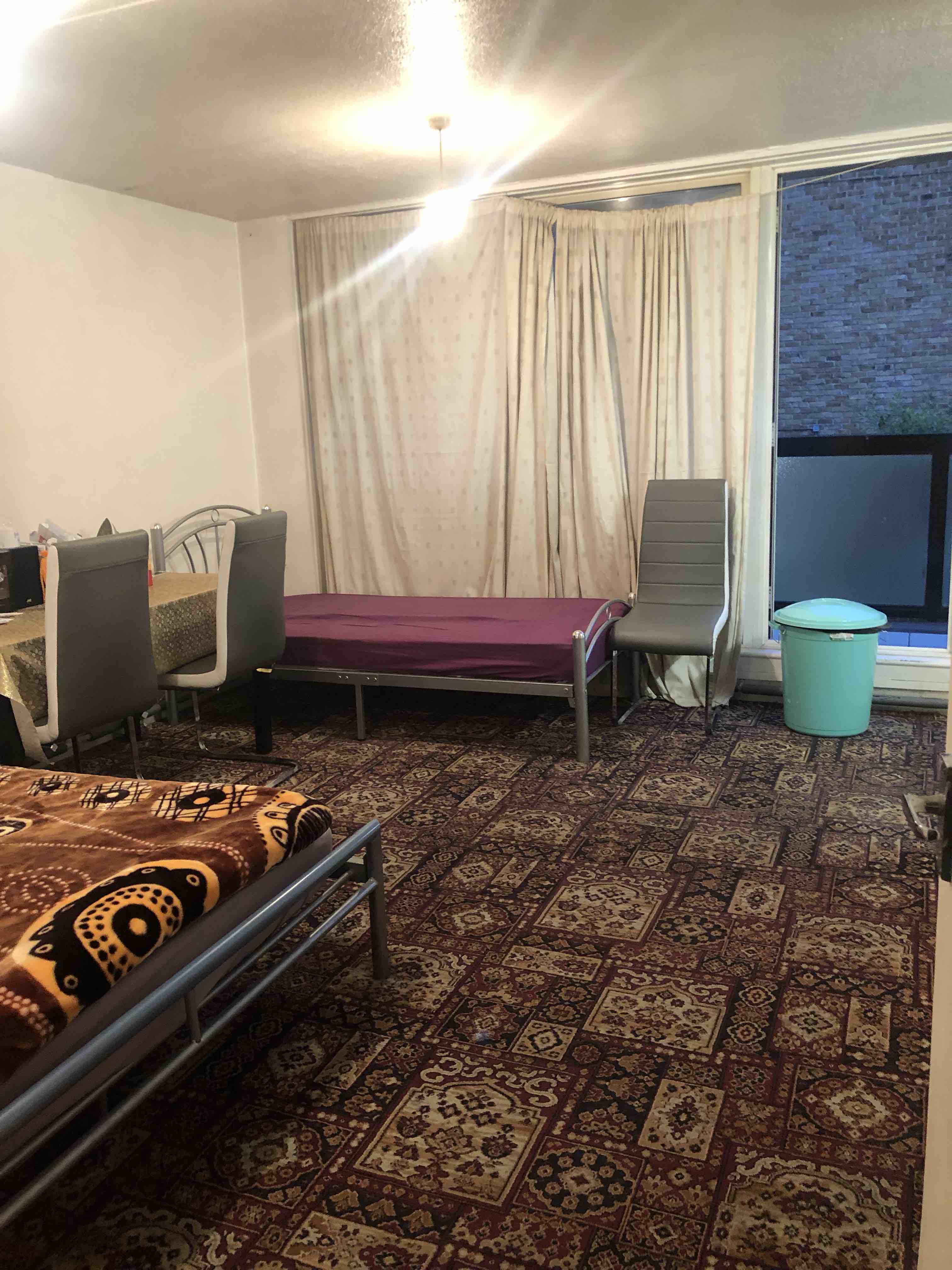 **Spacious Double Room 4 Rent (Whitechapel/ Stepney E1)** RoomsLocal image