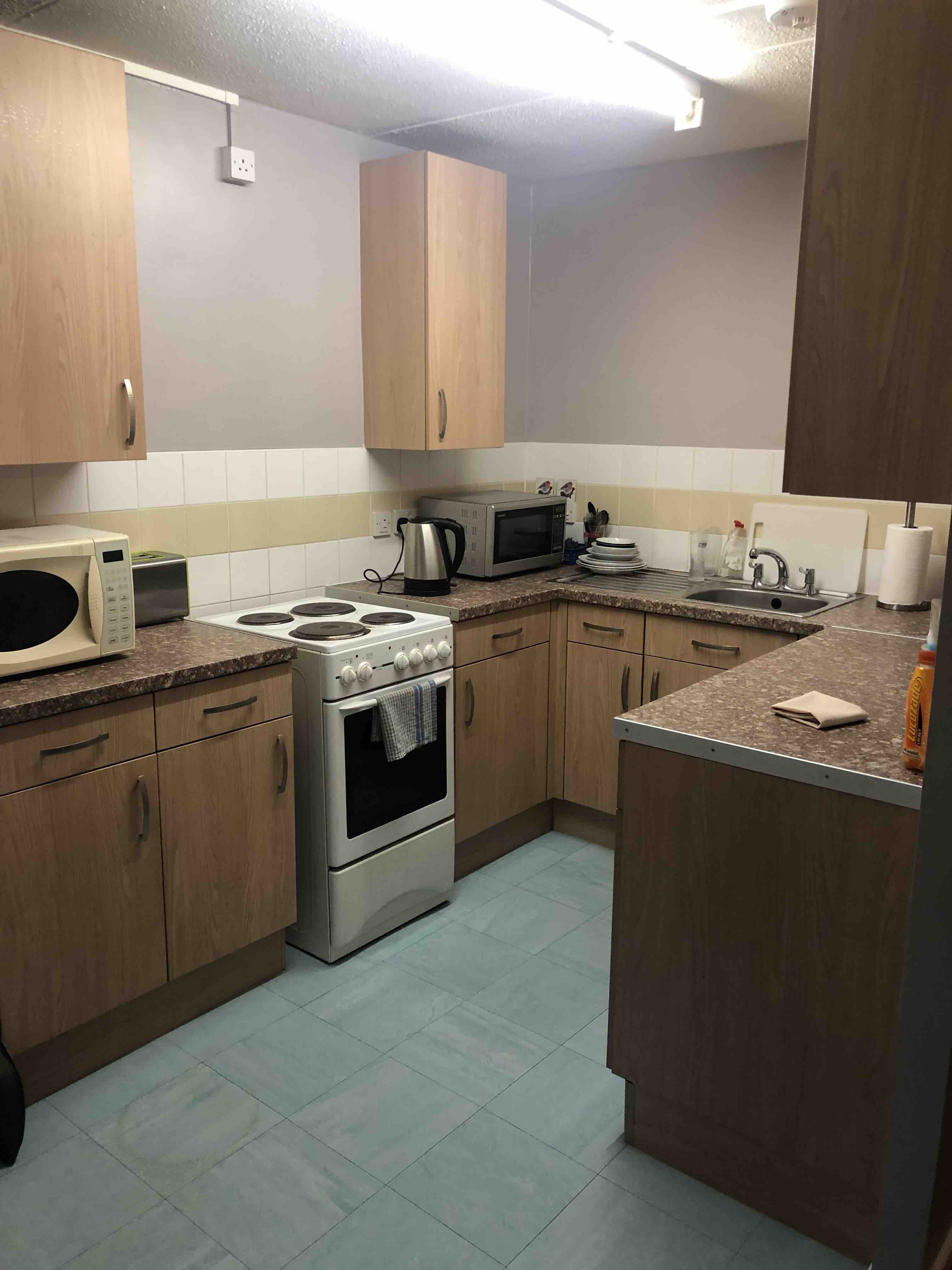 **Spacious Double Room 4 Rent (Whitechapel/ Stepney E1)** RoomsLocal image