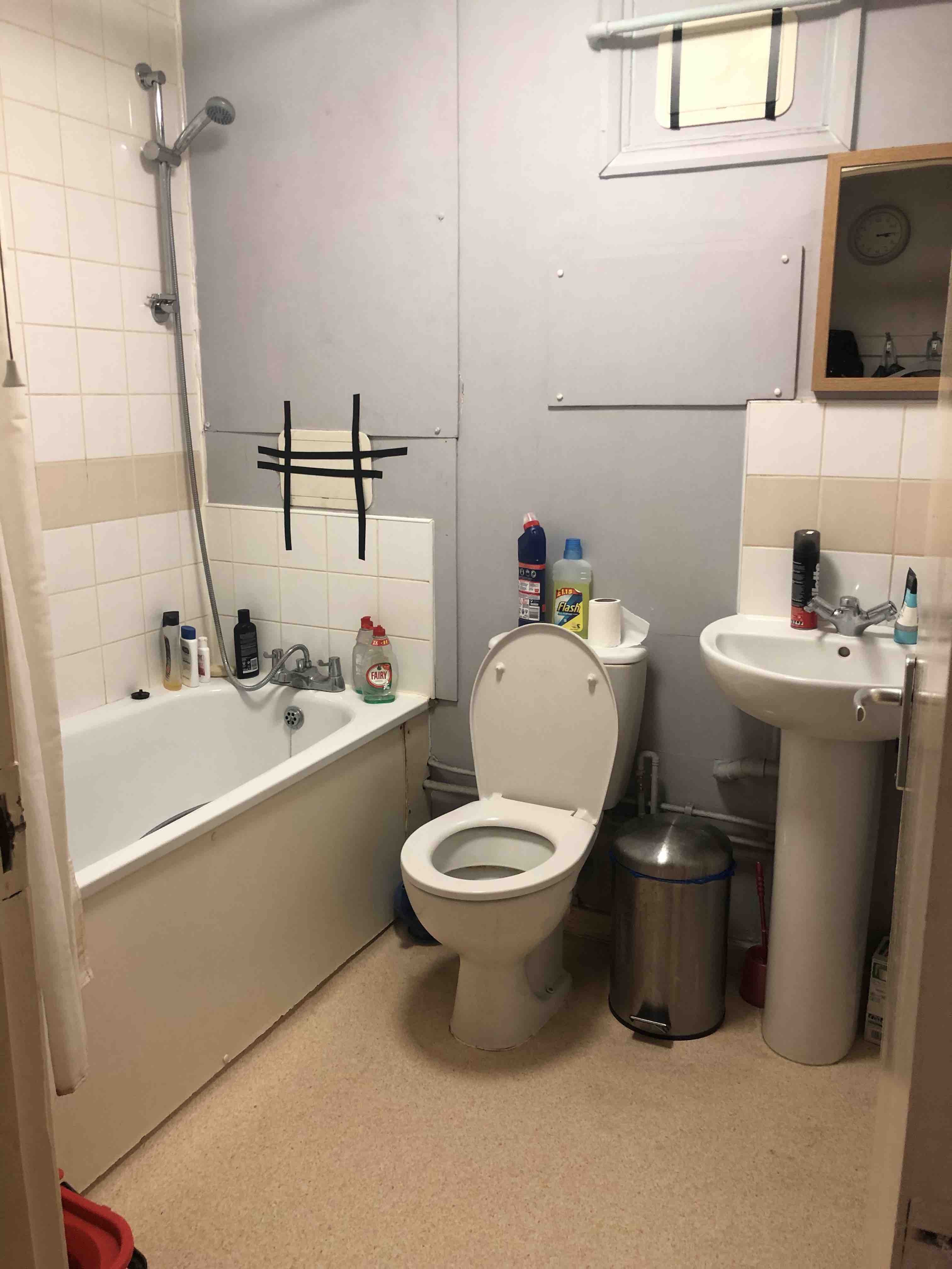 **Spacious Double Room 4 Rent (Whitechapel/ Stepney E1)** RoomsLocal image