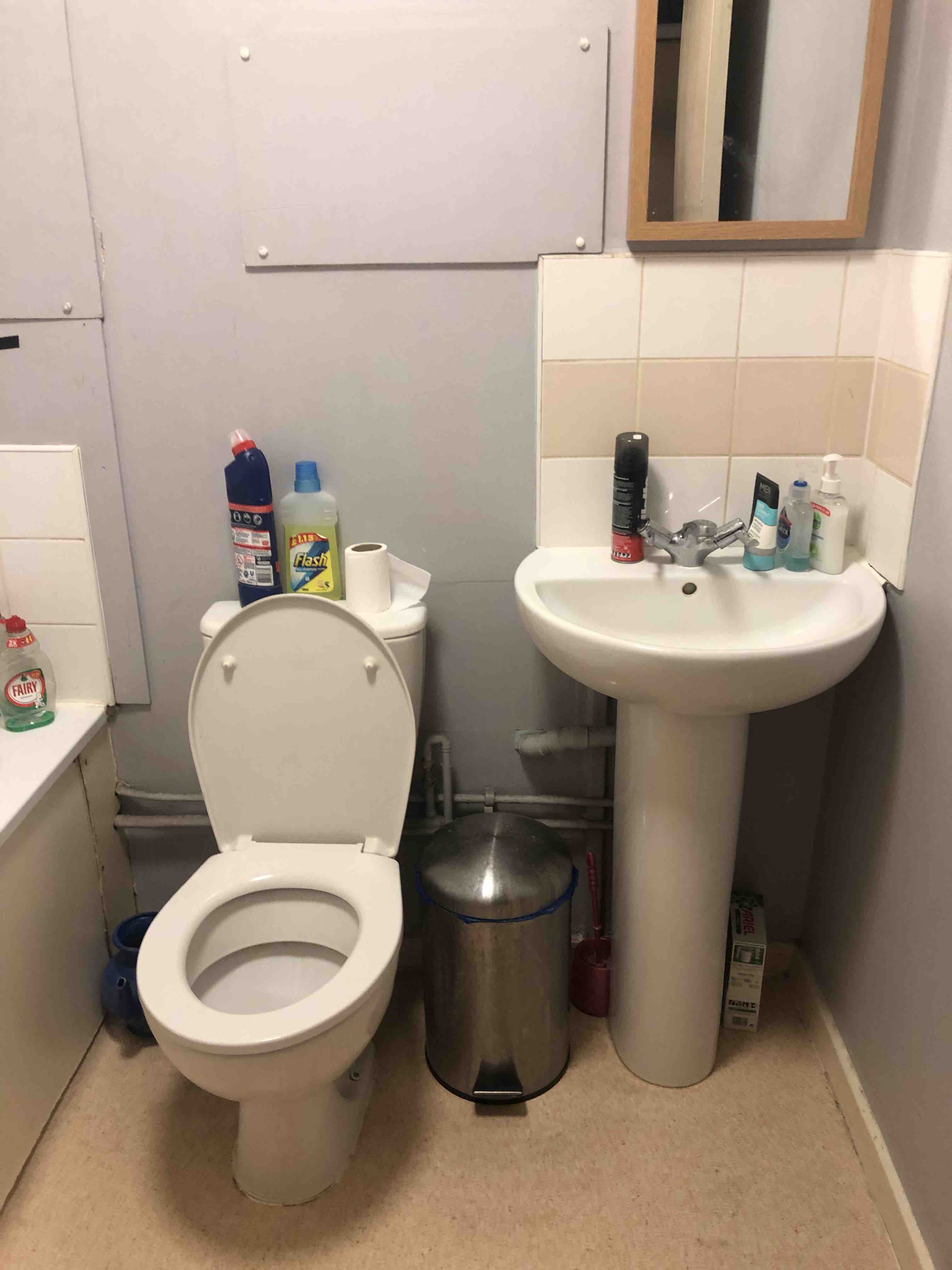 **Spacious Double Room 4 Rent (Whitechapel/ Stepney E1)** RoomsLocal image