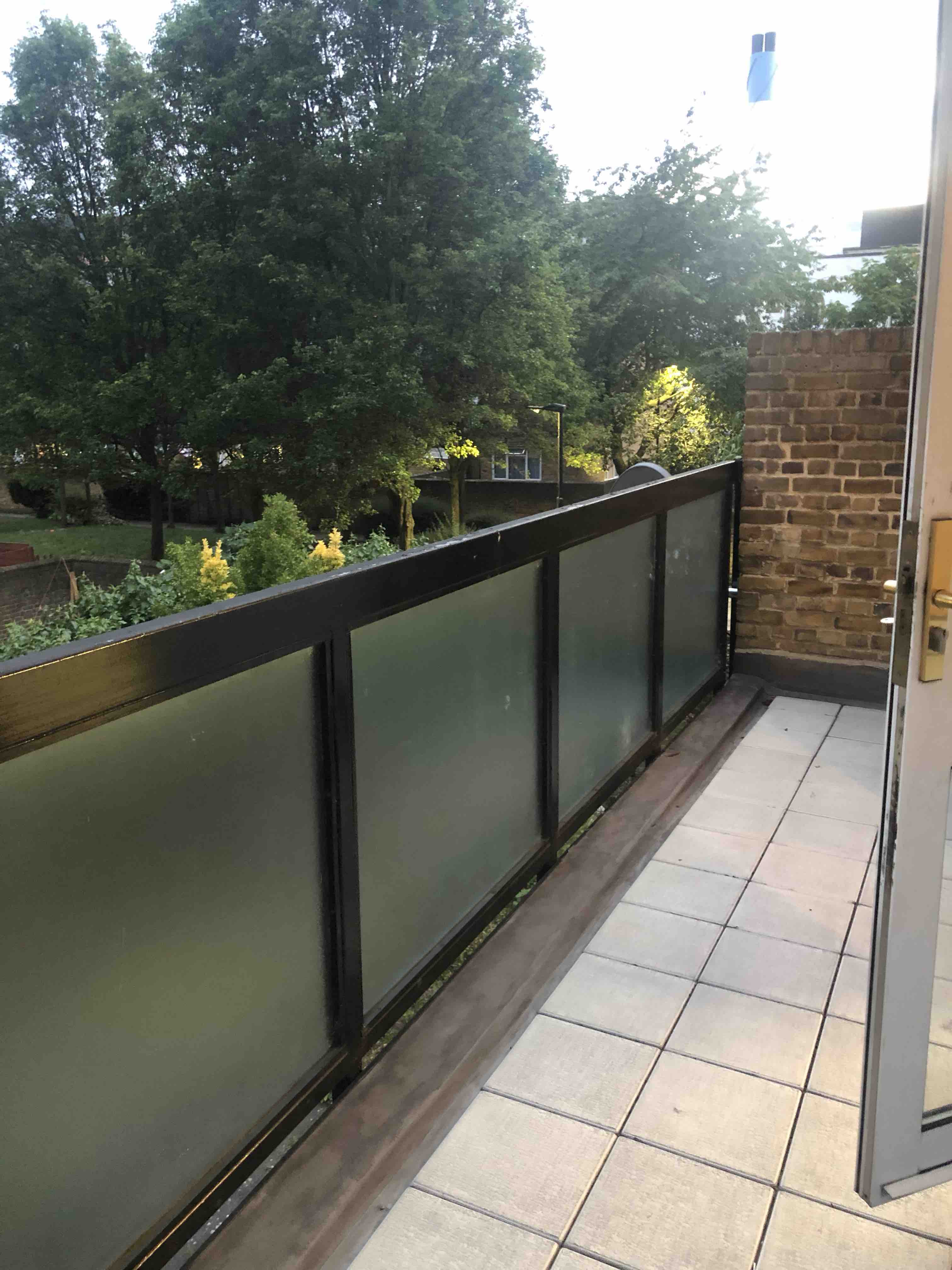 **Spacious Double Room 4 Rent (Whitechapel/ Stepney E1)** RoomsLocal image