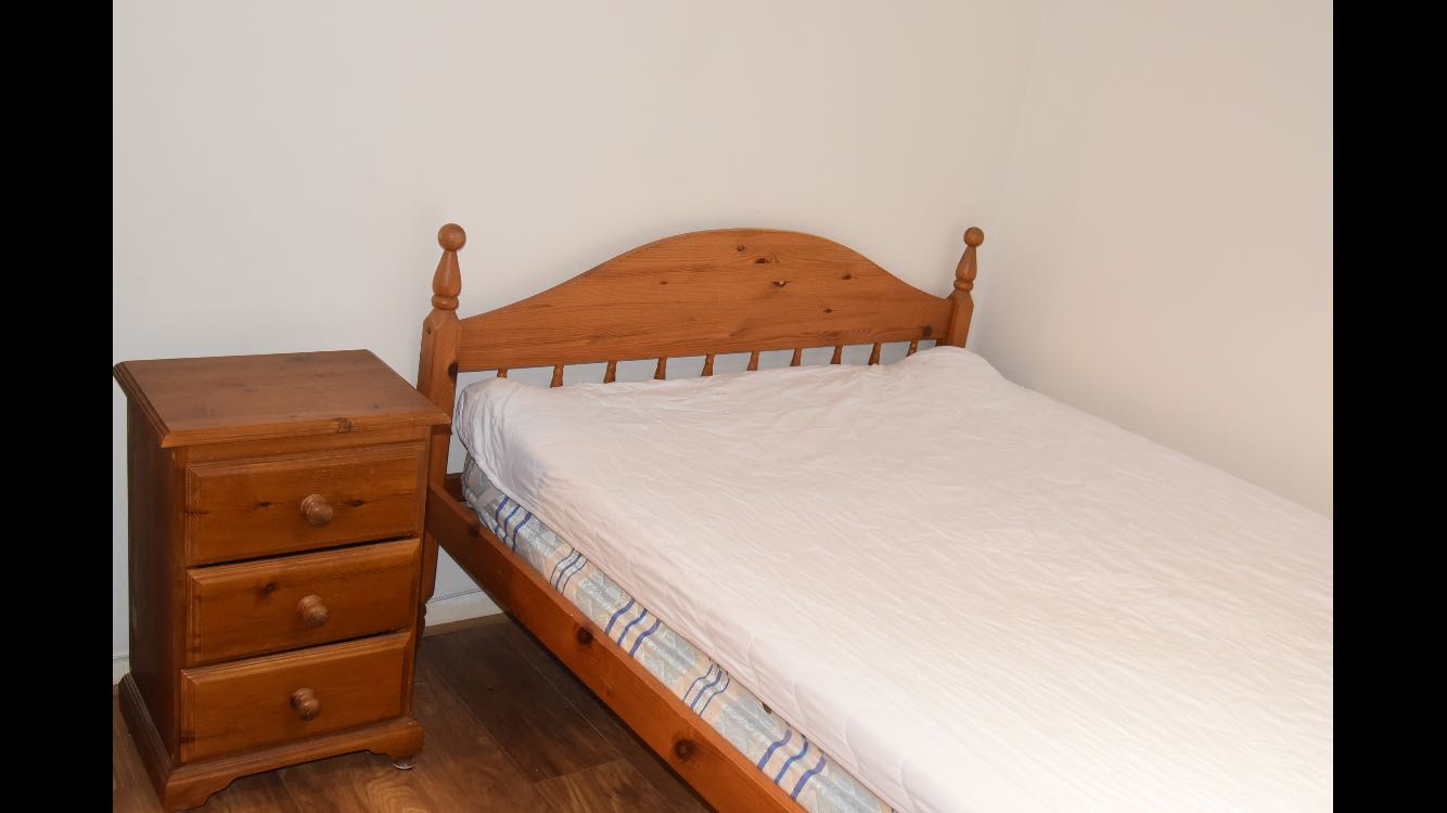 Bedroom/ Bills Included/ Private Bathroom, Reading RoomsLocal image