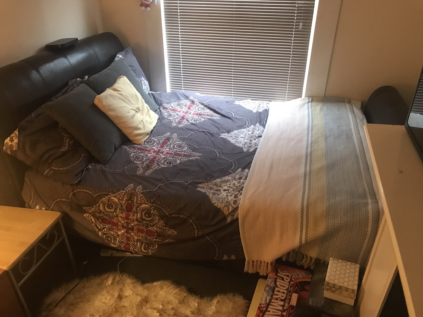 Room In 2 Bed  RoomsLocal image