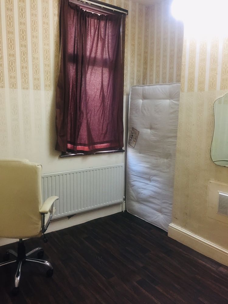 2 bedroom RoomsLocal image