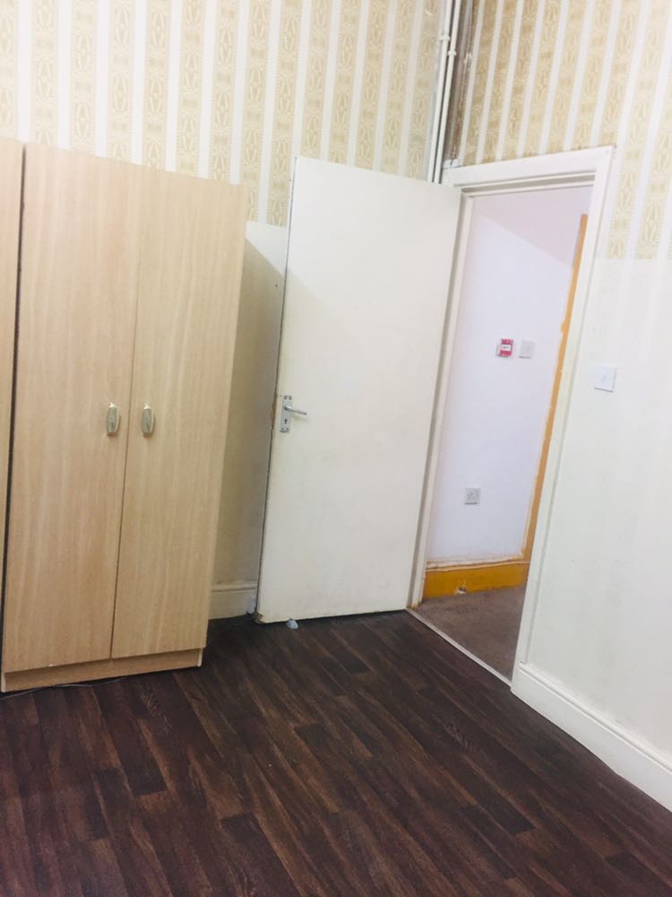 2 bedroom RoomsLocal image