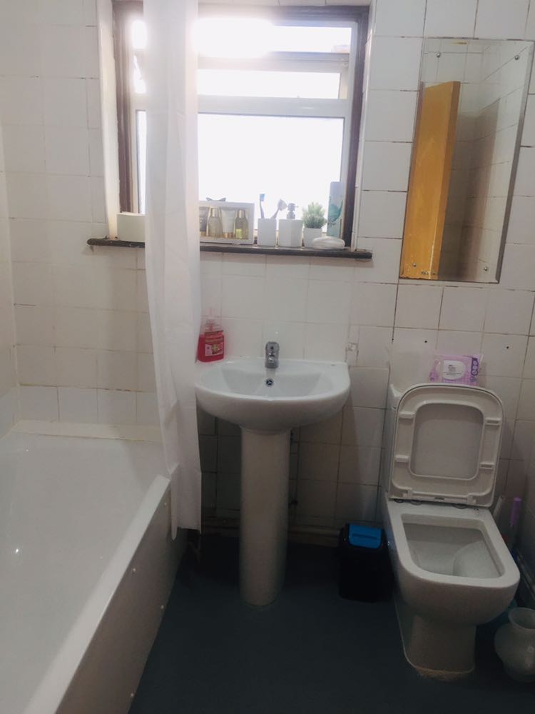 2 bedroom RoomsLocal image