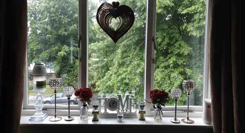 Double room with private bathroom and parking, Bromley RoomsLocal image