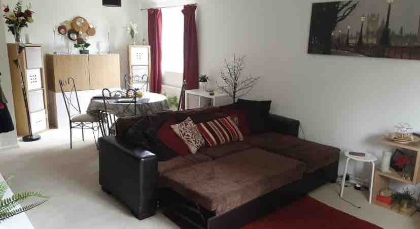 Double room with private bathroom and parking, Bromley RoomsLocal image