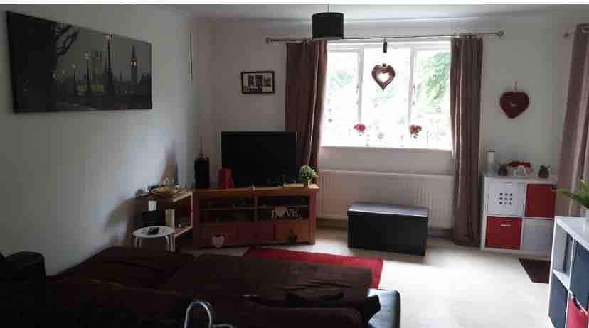 Double room with private bathroom and parking, Bromley RoomsLocal image