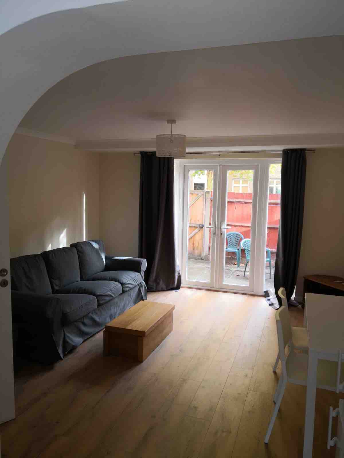 Bow Quarter image