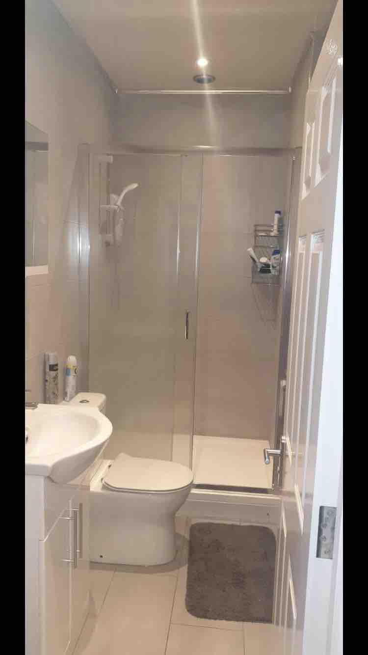 Double room in Hanger Lane RoomsLocal image