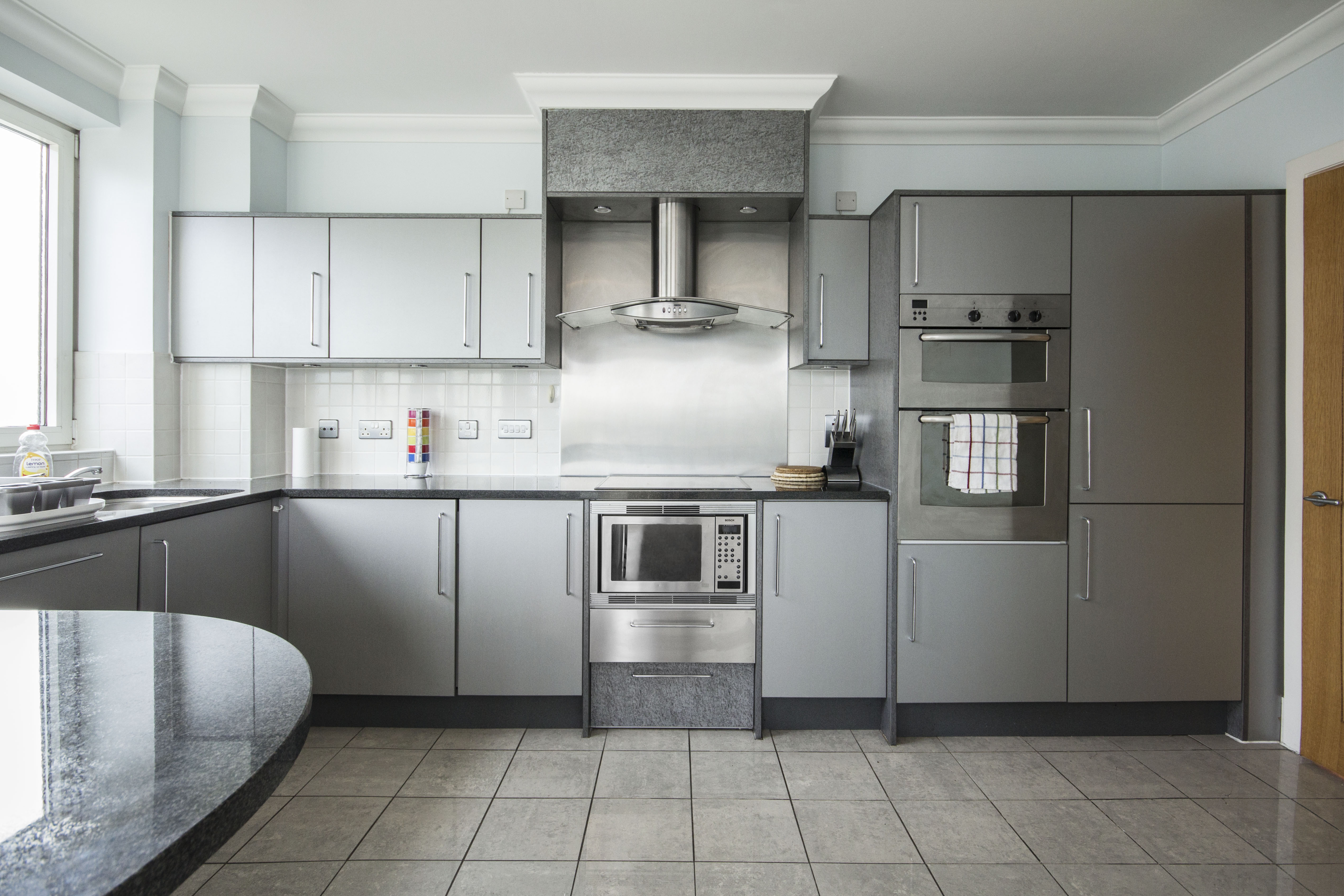 stunning flat in st georges wharf  in Vauxhall RoomsLocal image