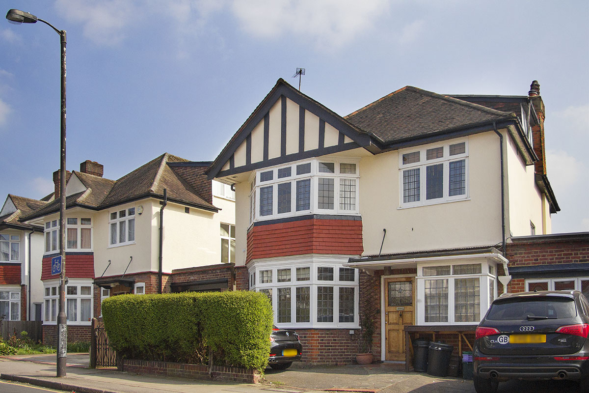 Beautiful En-Suite Room, 5 minutes walk from wimbledon station image