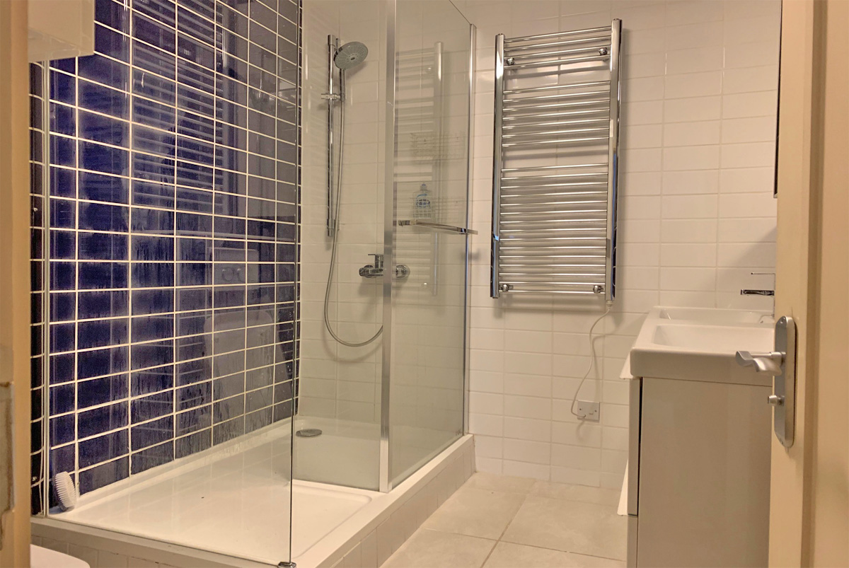 2 rooms available in this apartment RoomsLocal image