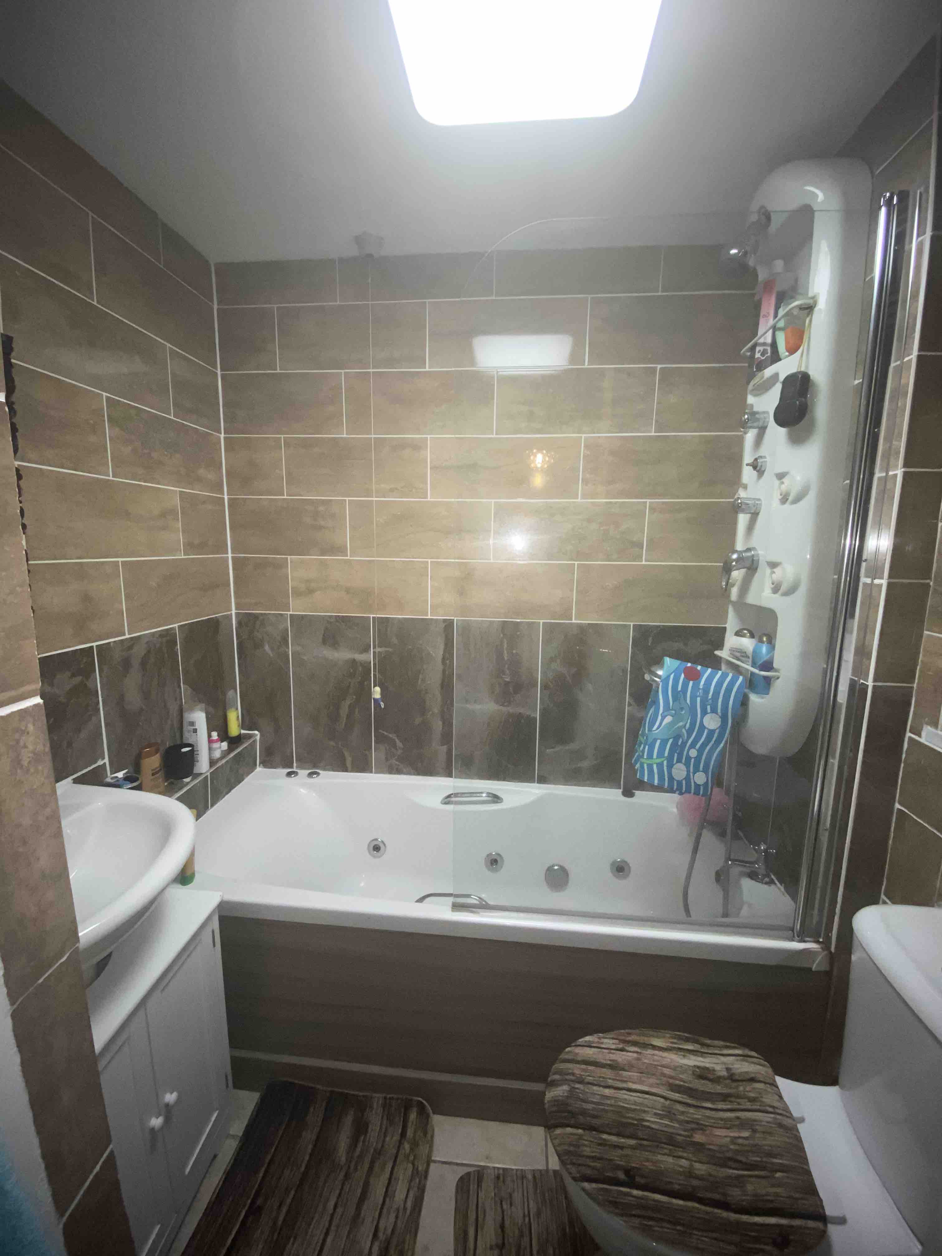 Room to Rent RoomsLocal image