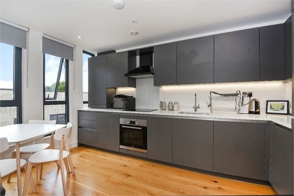 En-suite in 2 bed flat to rent RoomsLocal image