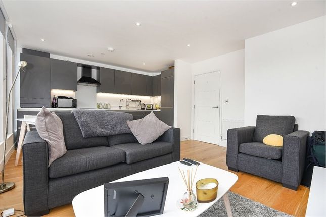 En-suite in 2 bed flat to rent RoomsLocal image