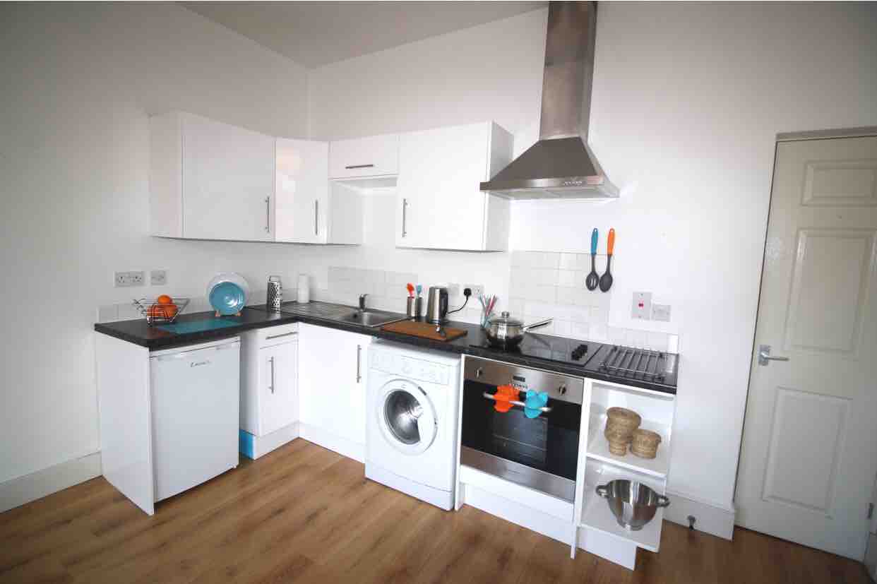 95p/w DOUBLE ROOM//TENANCY TAKEOVER//URGENT