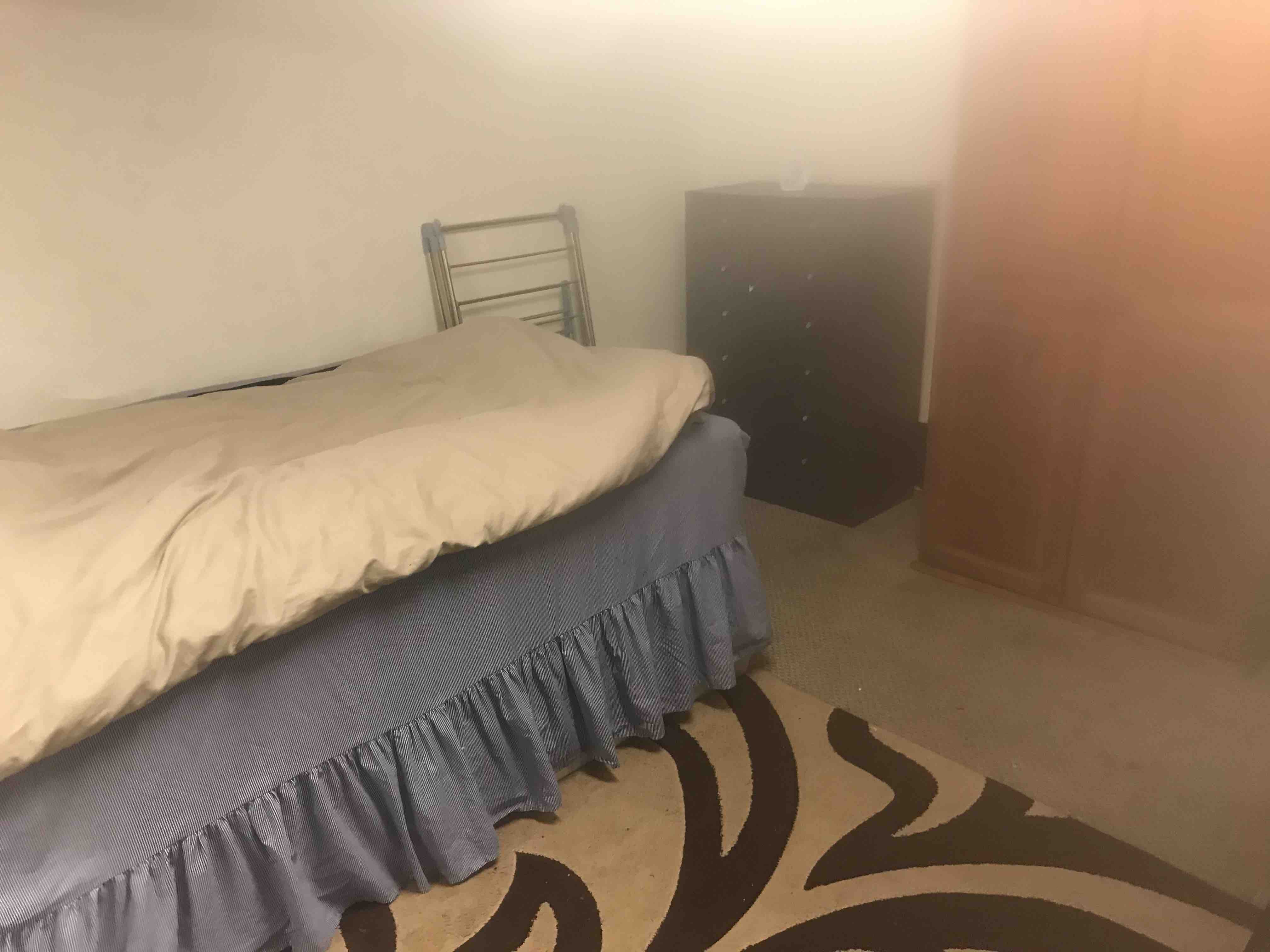 double room large No bills, London RoomsLocal image
