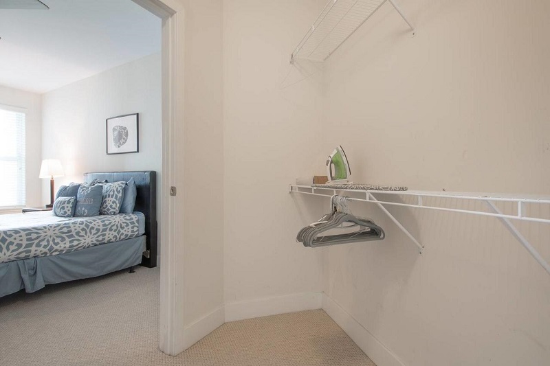 Lovely two bedroom apartment and one double room available. RoomsLocal image