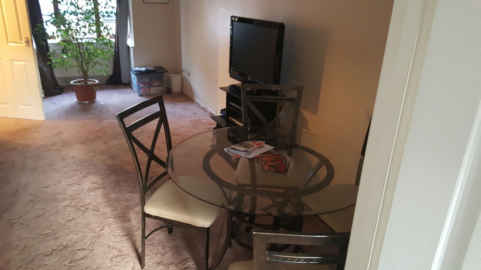 1 double bedroom RoomsLocal image