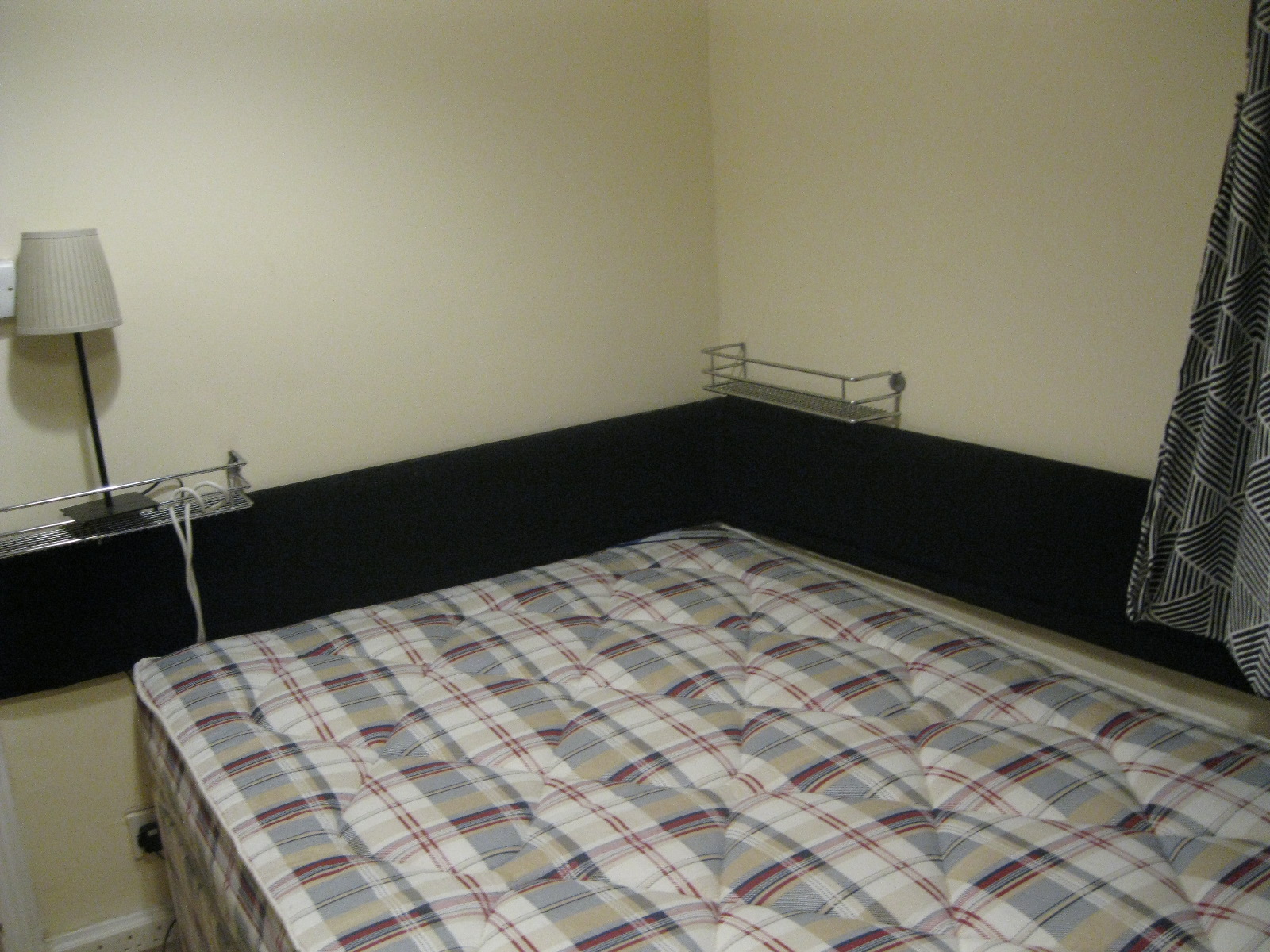 single room in Ellesmere road, Chiswick image