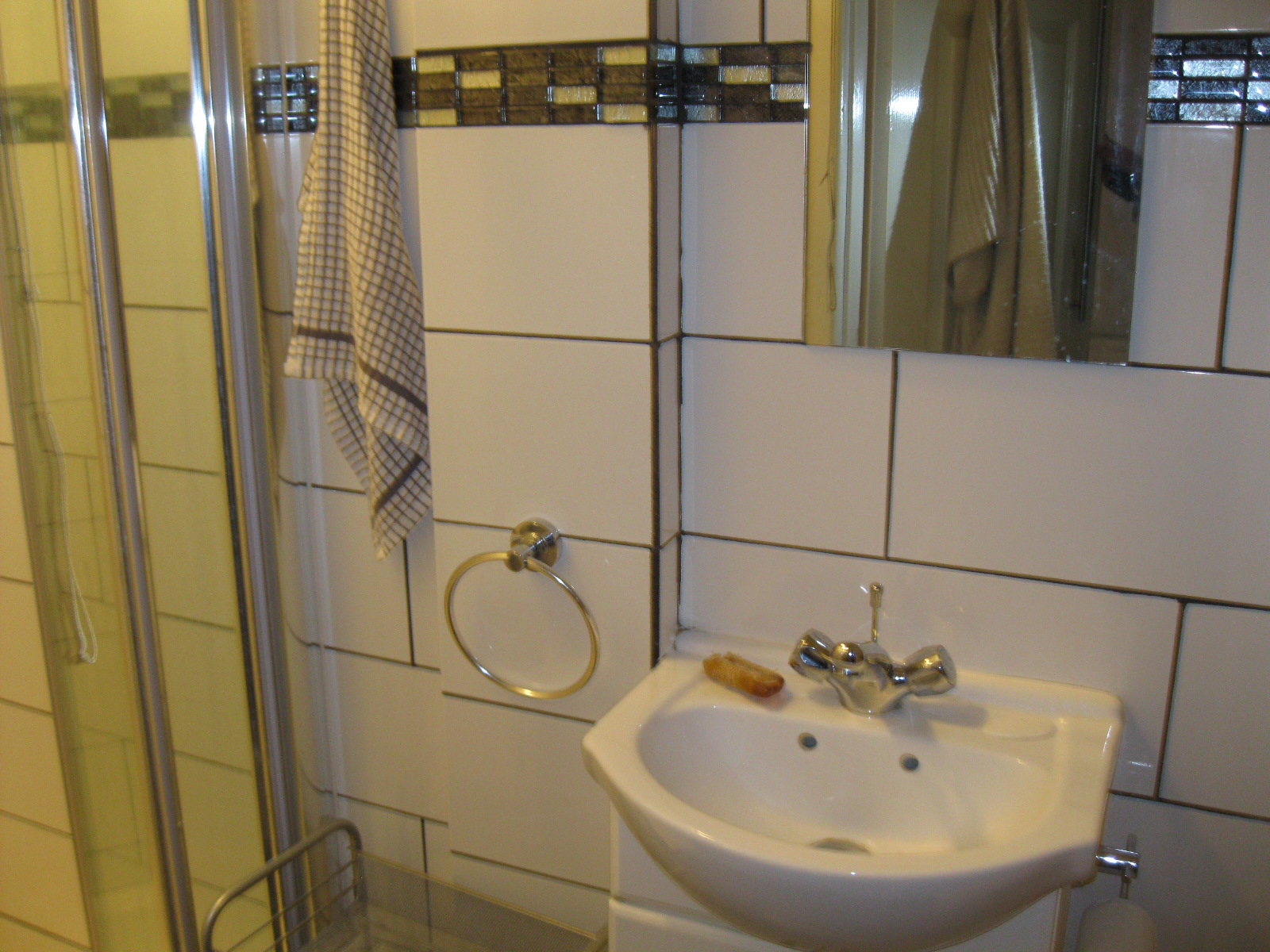 double room in CHISWICK RoomsLocal image