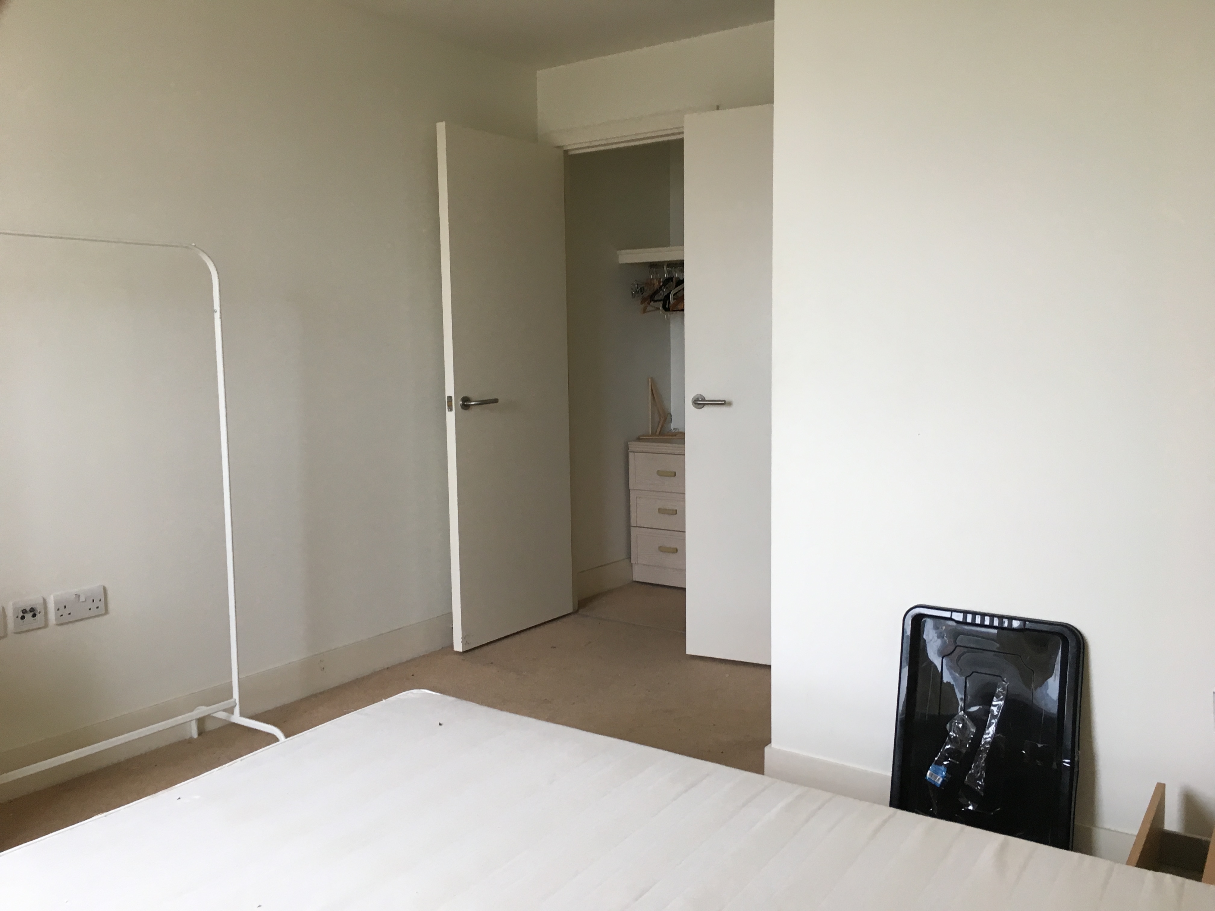 VERY NICE LARGE DOUBLE ROOM IN DOCKLANDS ALL INLC RoomsLocal image