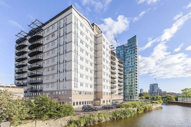 PRIVATE BALCONY LARGE DOUBLE ROOM IN STRATFORD ALL INCL image