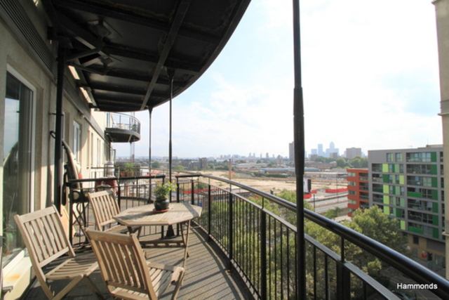 PRIVATE BALCONY LARGE DOUBLE ROOM IN STRATFORD ALL INCL RoomsLocal image