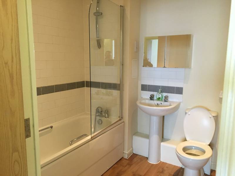 PRIVATE BALCONY LARGE DOUBLE ROOM IN STRATFORD ALL INCL RoomsLocal image