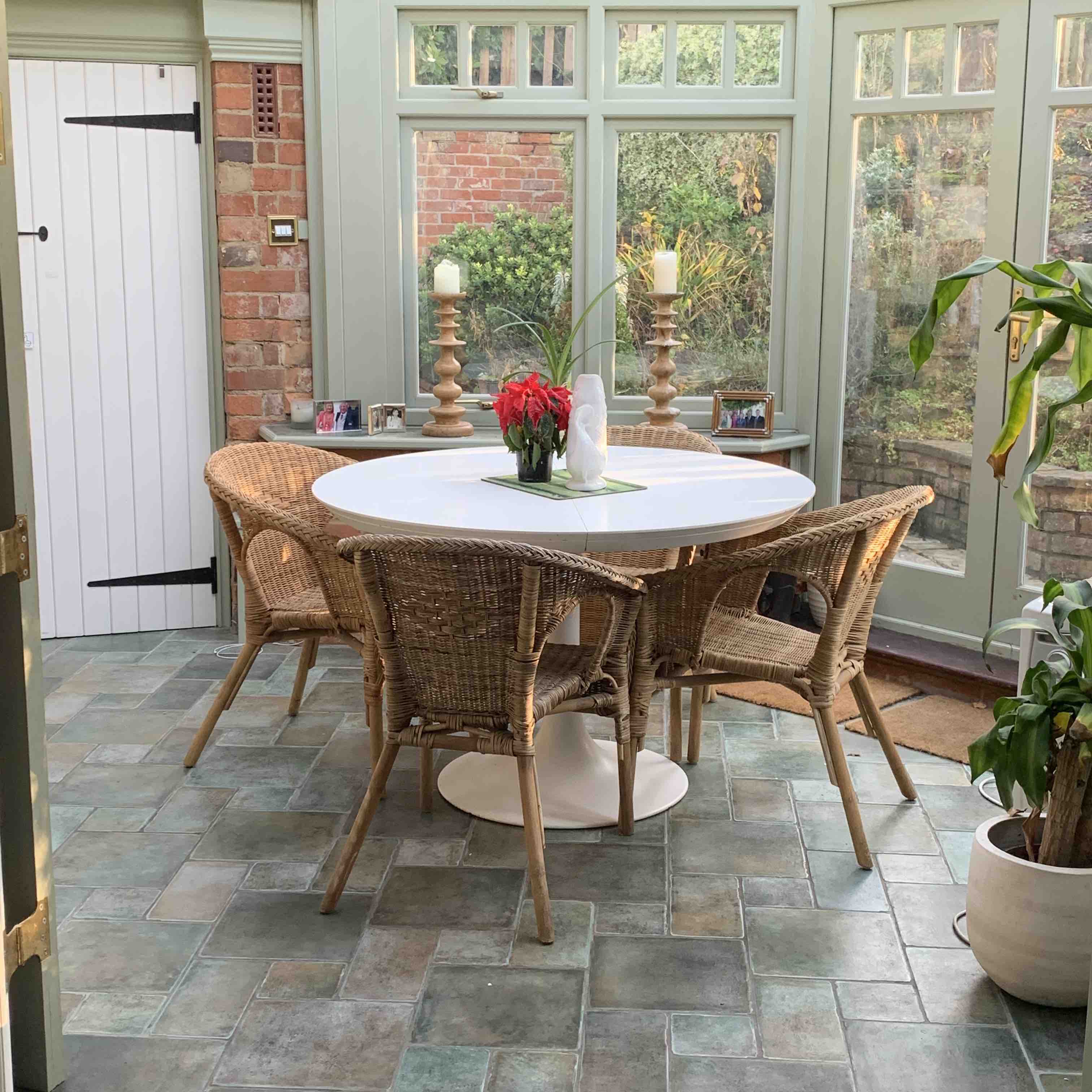 outdoor summer living RoomsLocal image