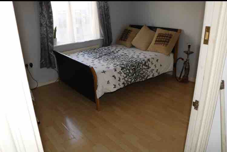 Double Ensuite -professional female/couple RoomsLocal image
