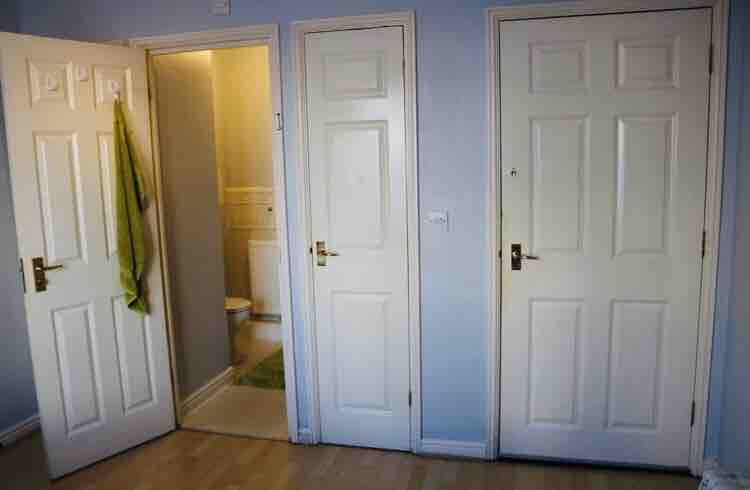 Double Ensuite -professional female/couple RoomsLocal image