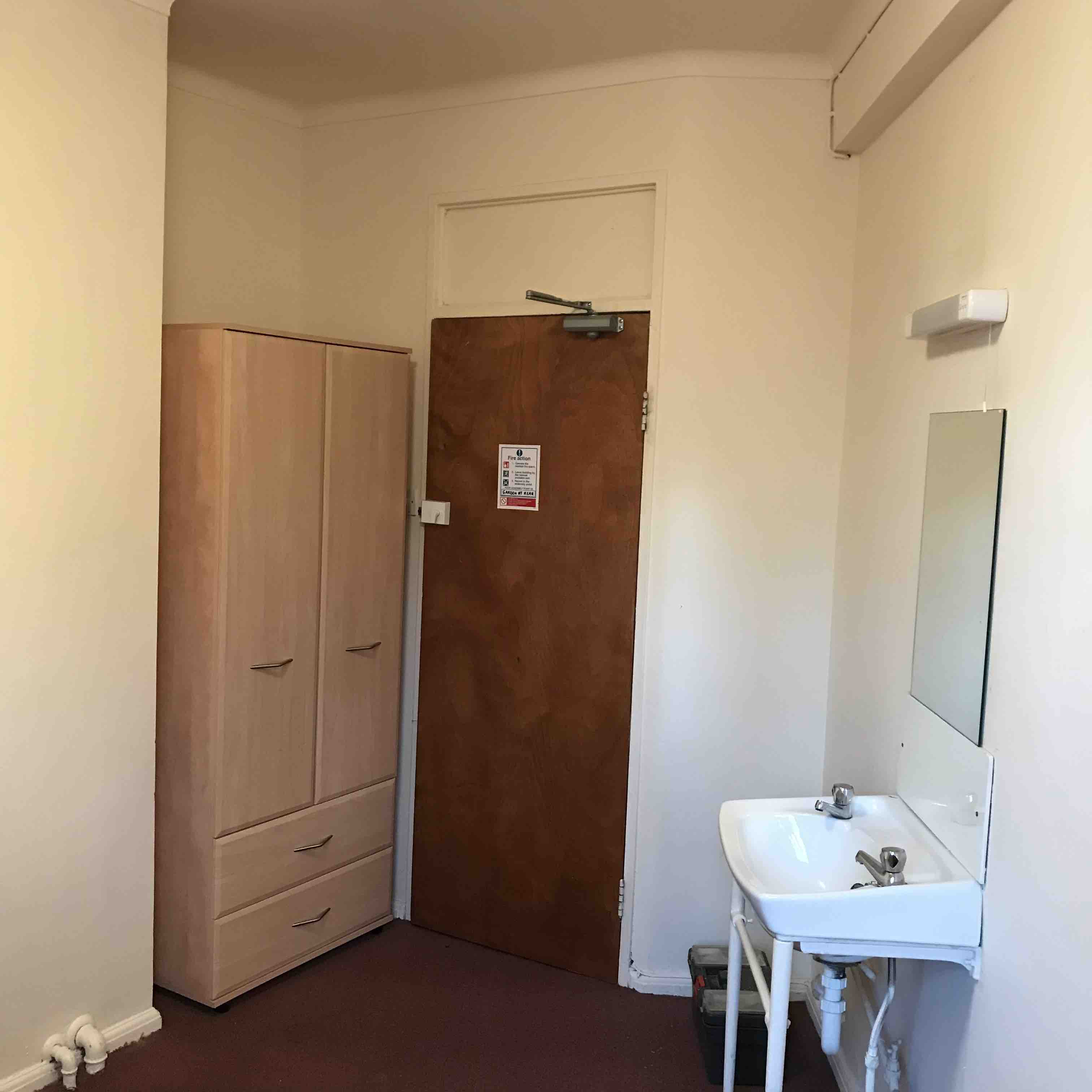Furnished Room for rent RoomsLocal image