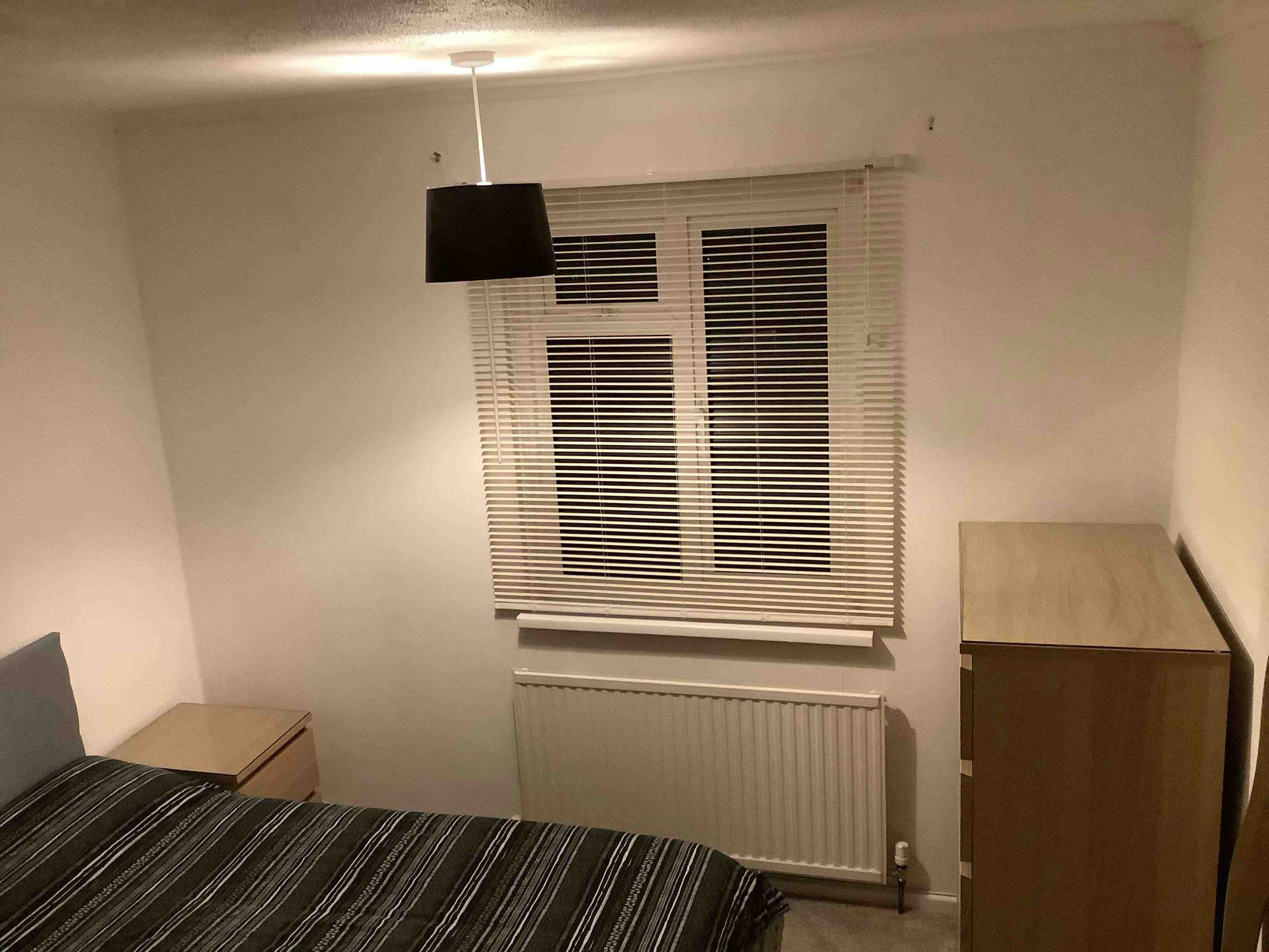 1 habitación en Crawley, RH11 7JG RoomsLocal image