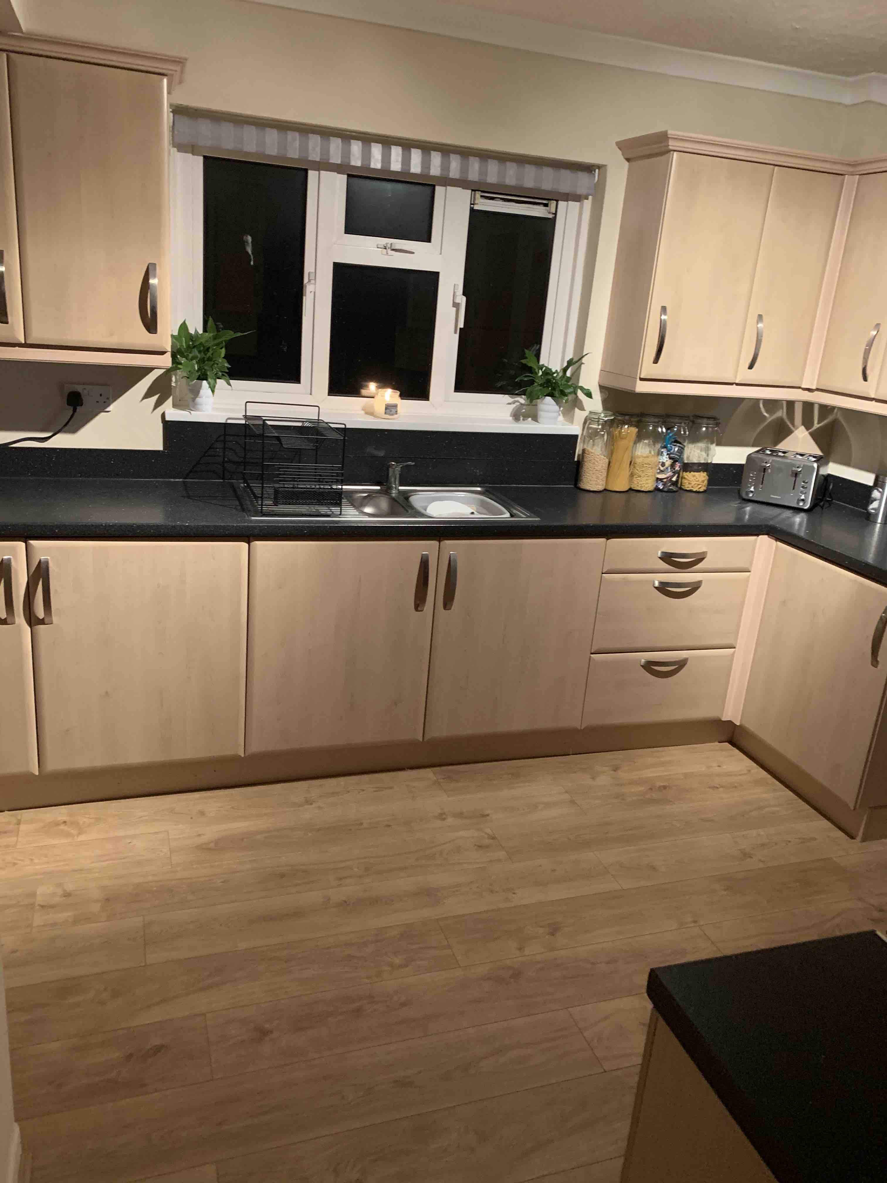 1 habitación en Crawley, RH11 7JG RoomsLocal image
