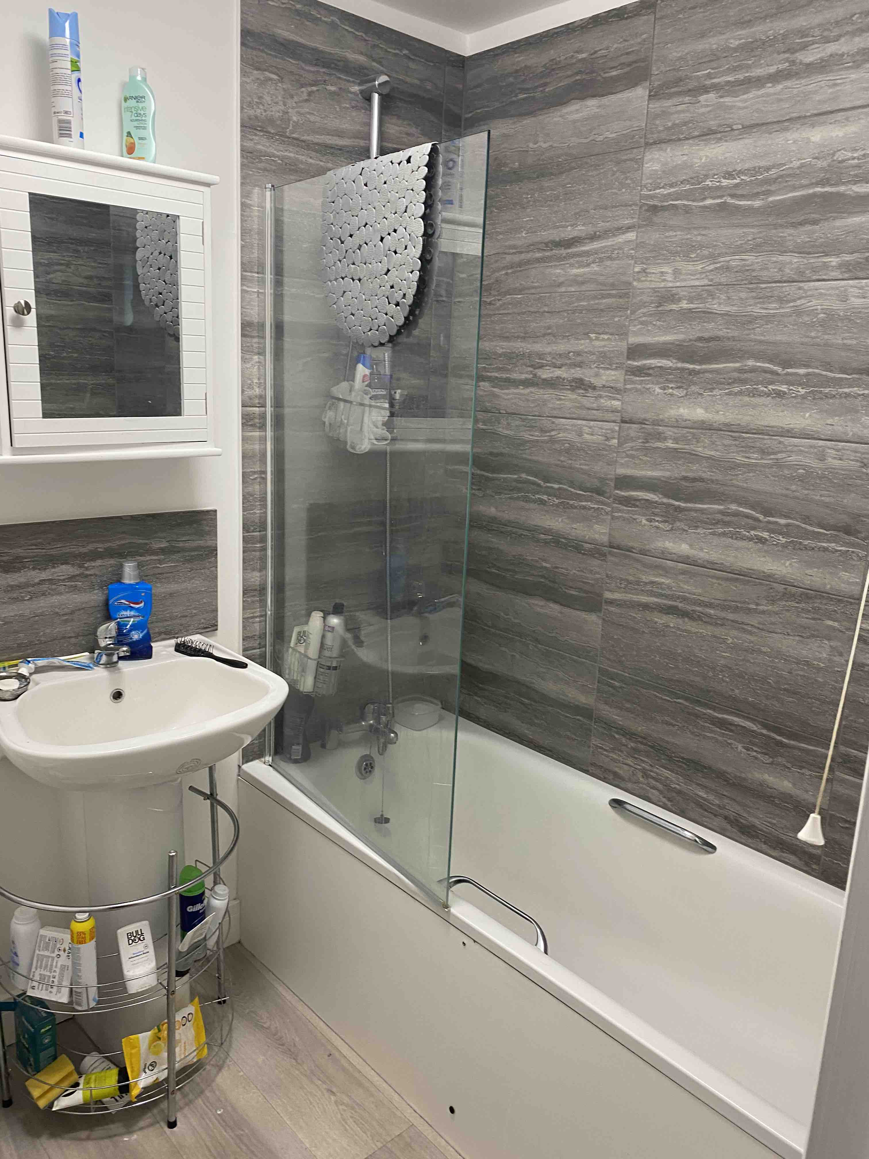2 bed flatshare w.13