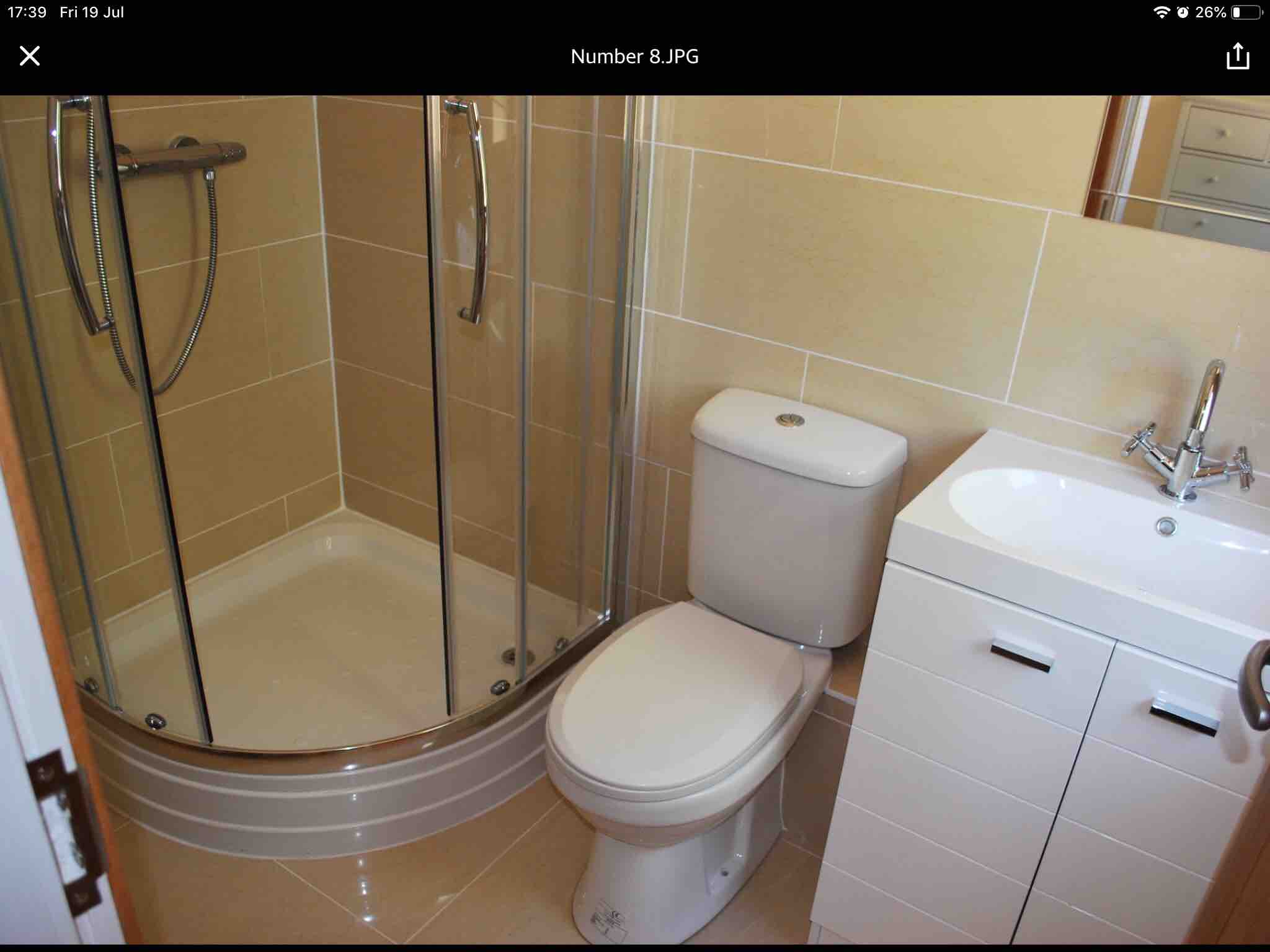 En suite room all bills included RoomsLocal image