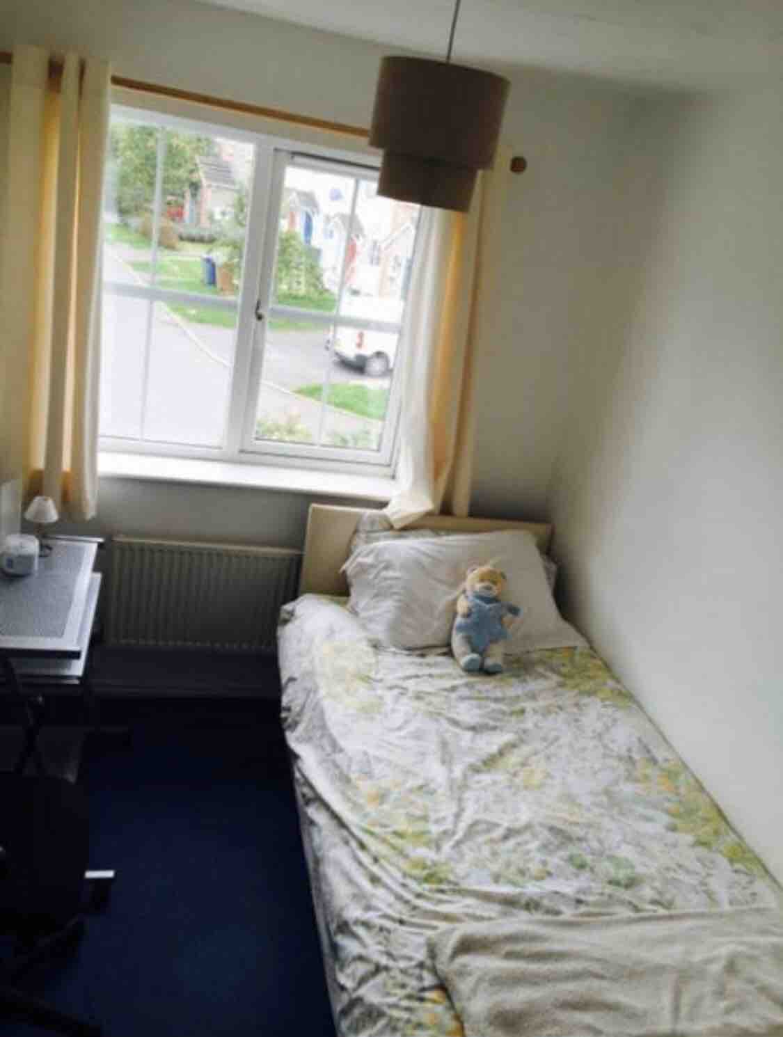 medium room 450 bills include RoomsLocal image