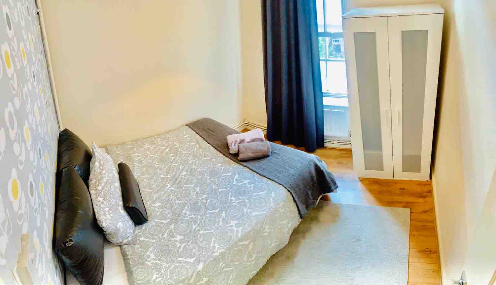 lovely cosy room in 3bed flat image