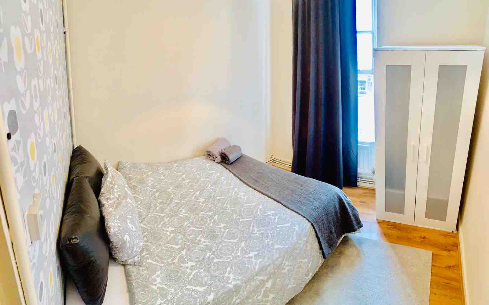 lovely cosy room in 3bed flat RoomsLocal image