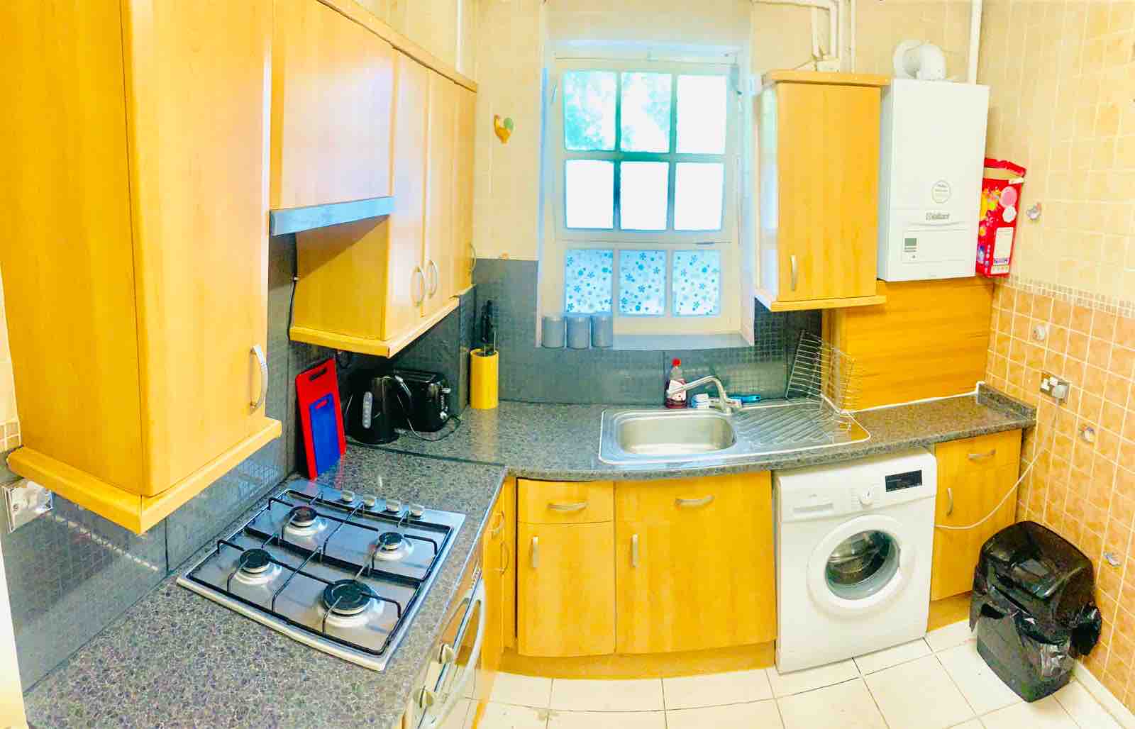 lovely cosy room in 3bed flat RoomsLocal image