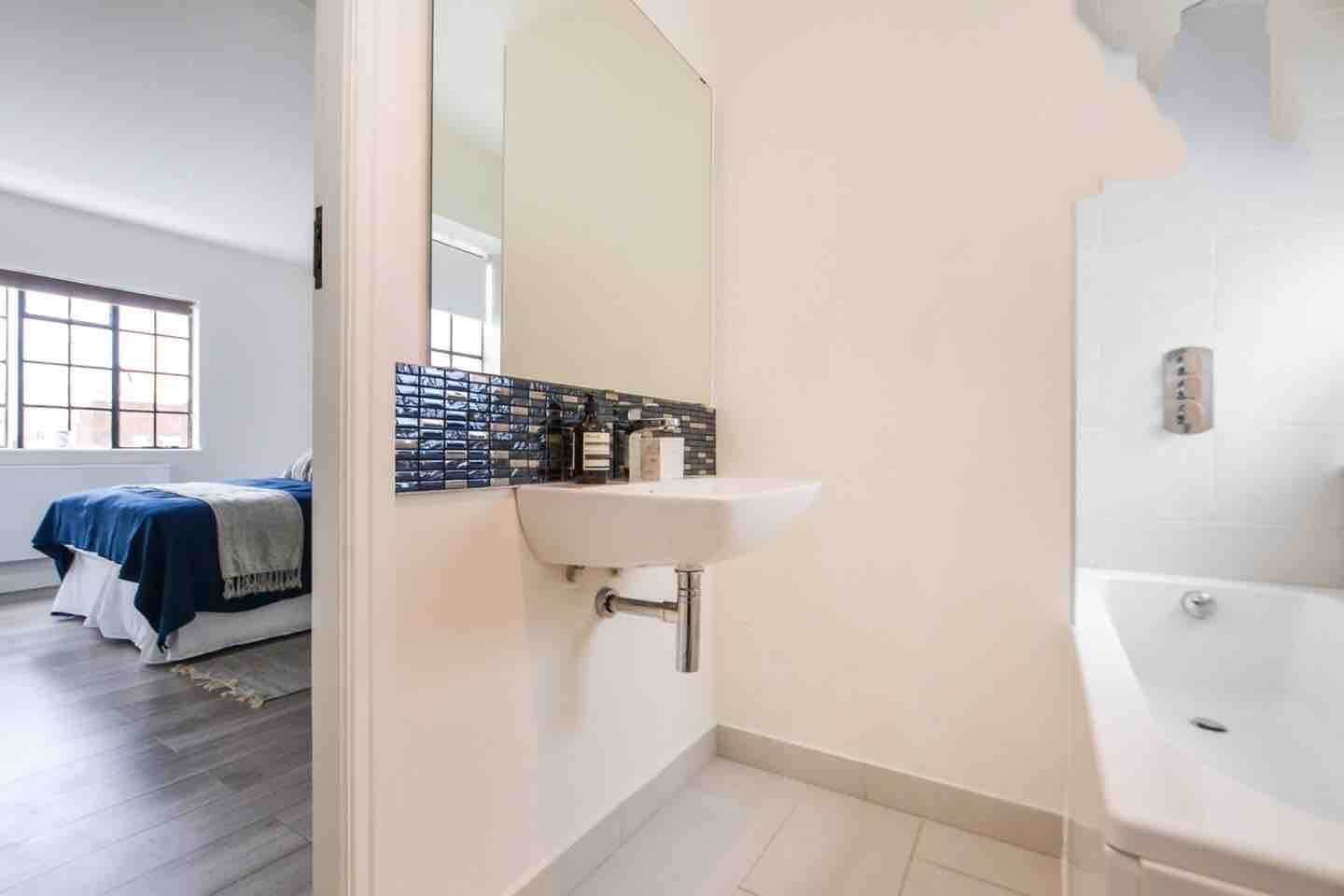  RoomsLocal image