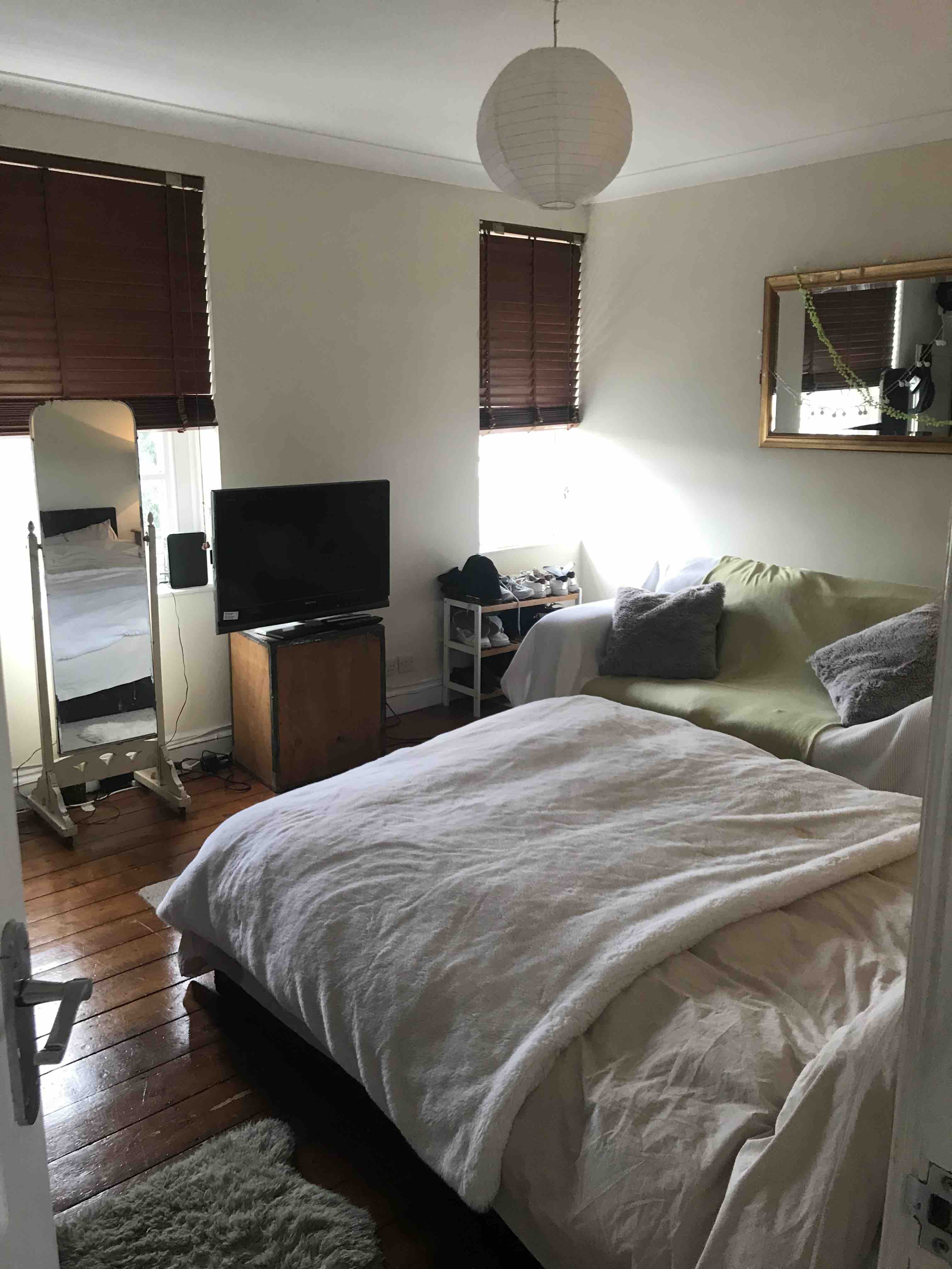 Huge Double Bedroom with Roof Terrace RoomsLocal image