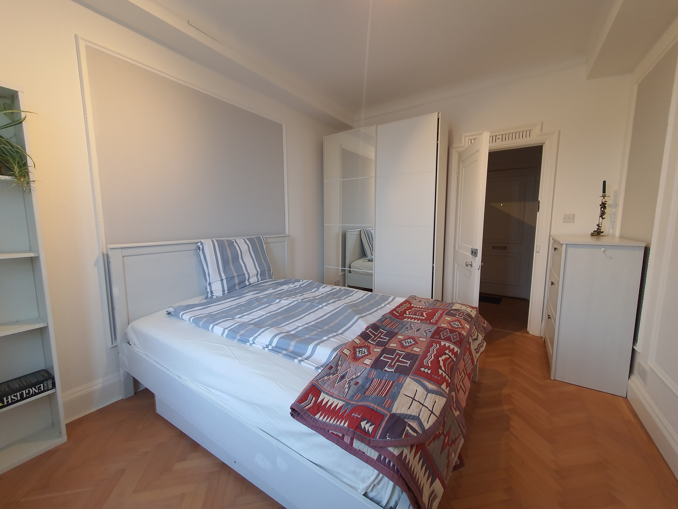 Stunning 2 bedroom flat sharing male,female,couples are welcome RoomsLocal image