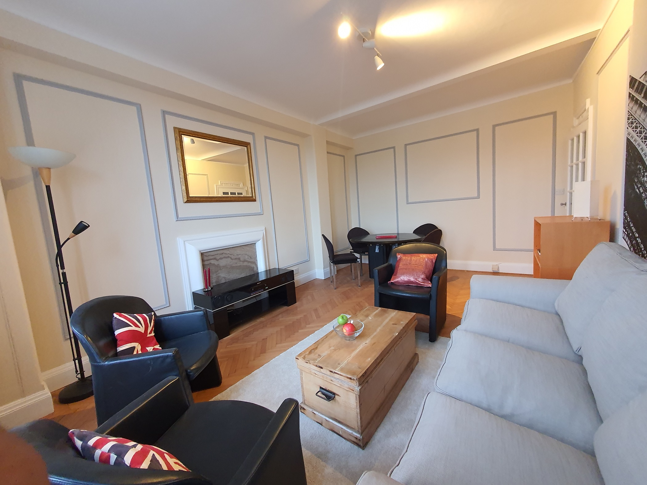 Stunning 2 bedroom flat sharing male,female,couples are welcome RoomsLocal image